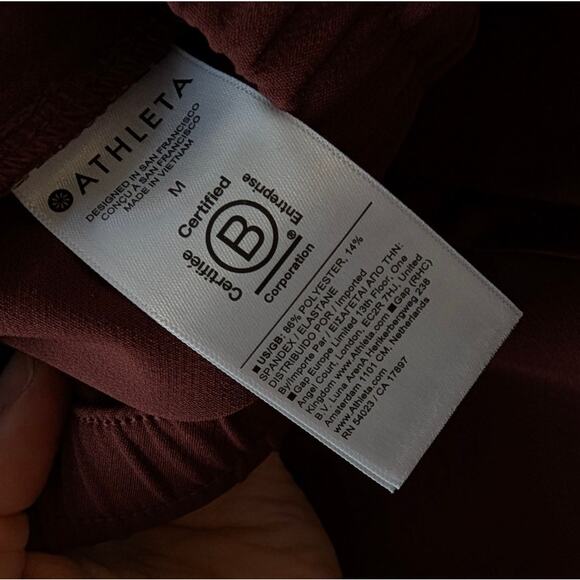 ATHLETA Endeavor High Rise Relaxed Jogger Pants in Cherrywood Red , size M - Picture 8 of 8